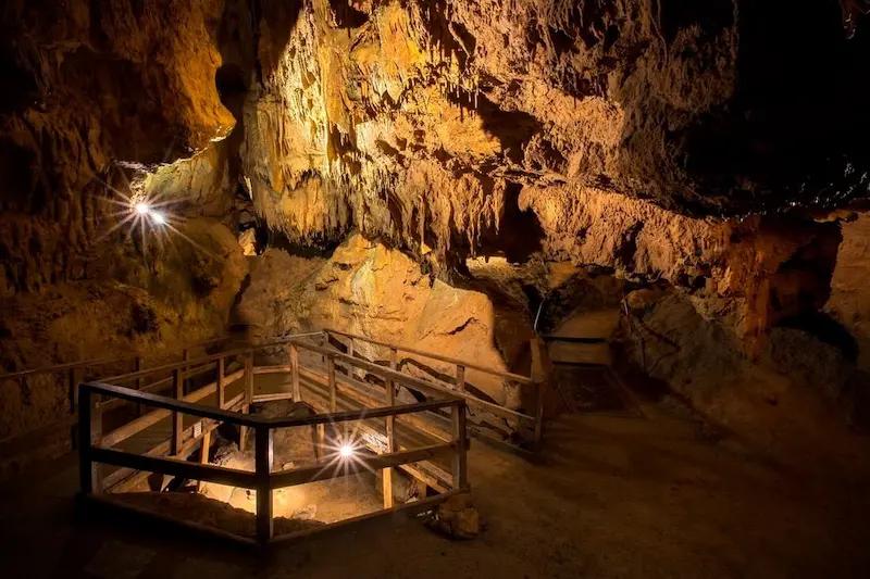 Natural Bridge Caverns