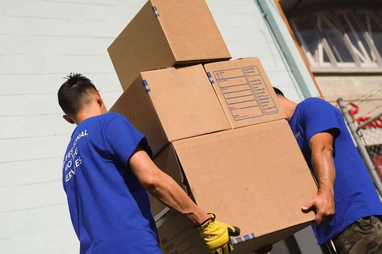 U-Haul vs. Hiring Movers: Costs, Benefits, and Prices SVL