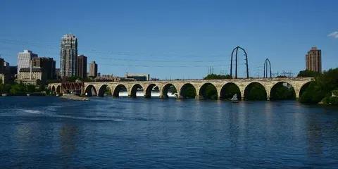 Walking Tour of the Stone Arch Bridge